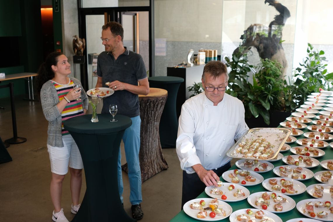 Apéro im Foyer des Naturamas