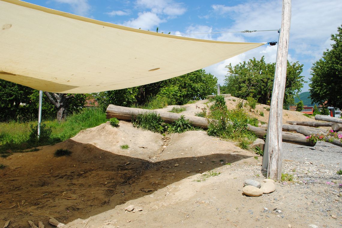 Sonnensegel über Sandkasten in Buchs